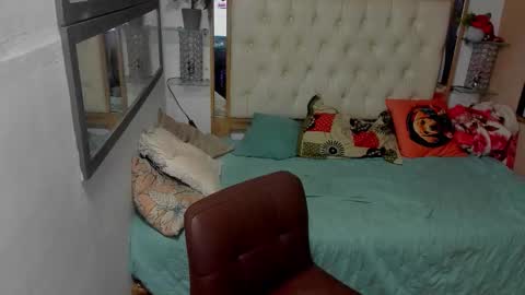 heiker_ online show from November 17, 2:17 am