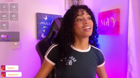 Snapshot of heily_fox chatting on February 6, 6:51 am HEILY online show from February 6, 6:51 am