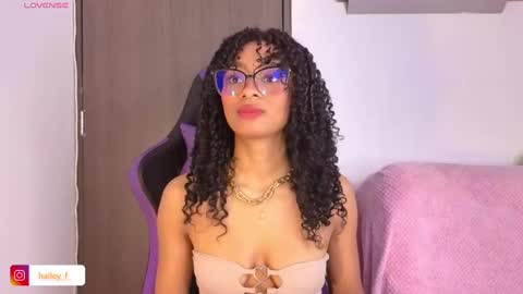 Snapshot of heily_fox chatting on February 24, 5:11 am HEILY online show from February 24, 5:11 am