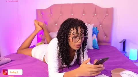 Snapshot of heily_fox chatting on February 28, 9:15 am HEILY online show from February 28, 9:15 am