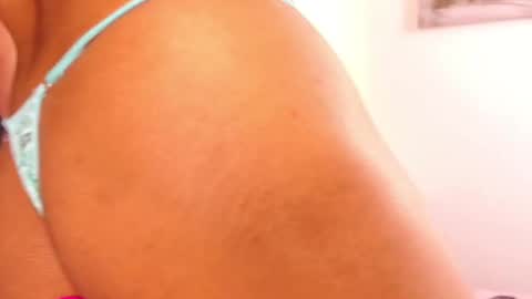 Snapshot of heily_fox chatting on October 10, 3:38 am HEILY online show from October 10, 3:38 am