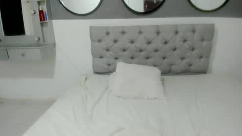 Snapshot of helen_curly chatting on January 24, 2:30 pm helen_curly online show from January 24, 2:30 pm