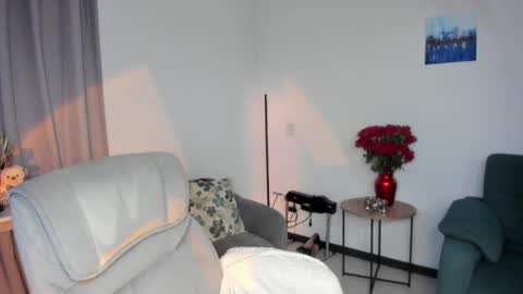 helen_miller online show from February 18, 2:05 am