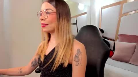 Helen Shanon online show from November 9, 8:40 pm