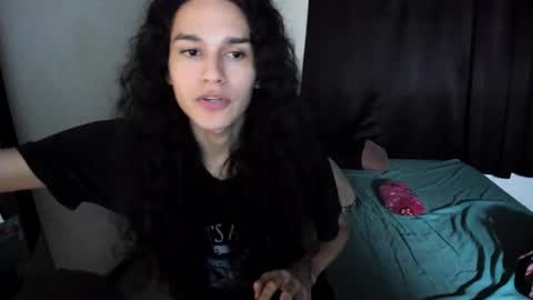 Snapshot of helena_spellman chatting on November 18, 1:22 am helena_spellman online show from November 18, 1:22 am