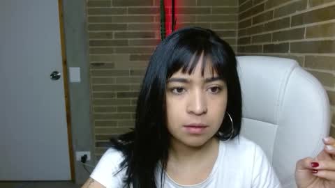 Snapshot of helenacyruss666 chatting on December 15, 9:46 am Only 18 cyrus online show from December 15, 9:46 am