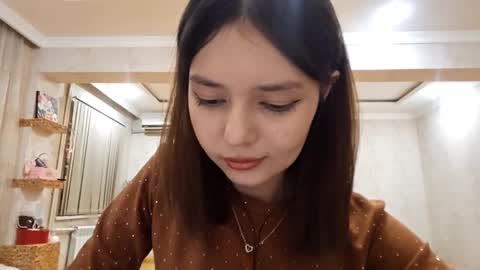 Snapshot of helgakraszewski chatting on September 19, 7:25 pm Alice online show from September 19, 7:25 pm