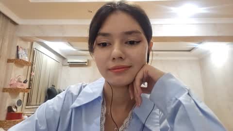 Snapshot of helgakraszewski chatting on October 5, 6:50 pm Alice online show from October 5, 6:50 pm