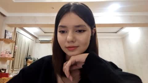 Snapshot of helgakraszewski chatting on October 15, 7:25 pm Alice online show from October 15, 7:25 pm