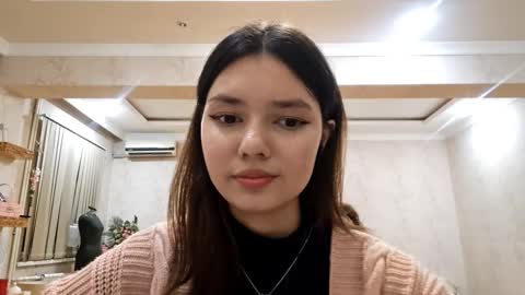 Snapshot of helgakraszewski chatting on November 23, 3:45 pm Alice online show from November 23, 3:45 pm