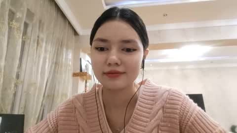 Snapshot of helgakraszewski chatting on December 17, 6:47 pm Alice online show from December 17, 6:47 pm