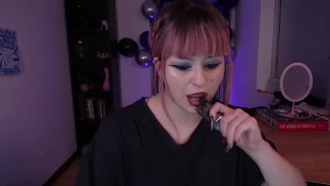 Snapshot of hell_dancer_ chatting on October 28, 12:03 am Lexa online show from October 28, 12:03 am