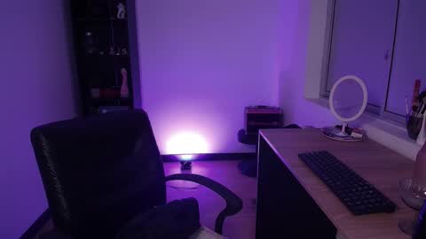 Snapshot of hell_dancer_ chatting on November 15, 1:58 am Lexa online show from November 15, 1:58 am