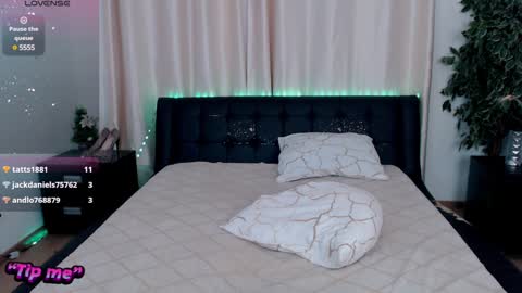 Hella online show from December 14, 10:28 pm