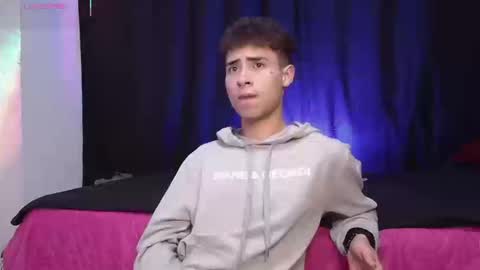 Snapshot of hellcat_xx chatting on September 15, 8:42 pm CROW online show from September 15, 8:42 pm