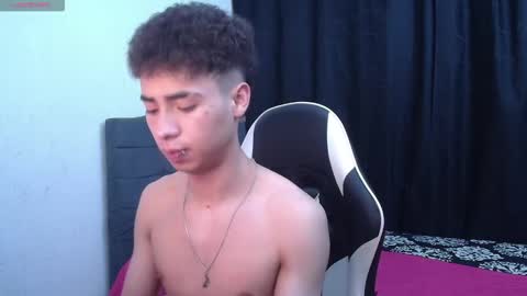 Snapshot of hellcat_xx chatting on October 27, 12:04 am CROW online show from October 27, 12:04 am