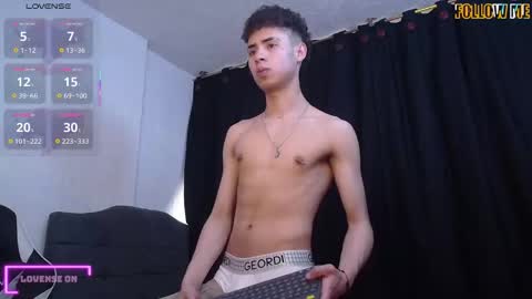 Snapshot of hellcat_xx chatting on October 27, 7:07 pm CROW online show from October 27, 7:07 pm