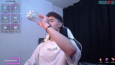 Snapshot of hellcat_xx chatting on October 29, 10:22 pm CROW online show from October 29, 10:22 pm