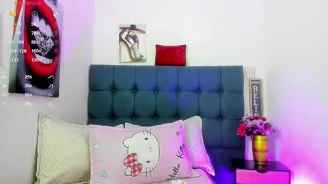 Snapshot of hellen_starx chatting on November 18, 1:04 pm hellen_starx online show from November 18, 1:04 pm