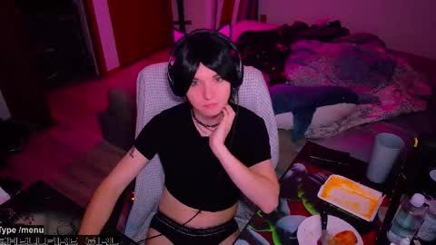 Snapshot of hellfire_girl chatting on November 11, 2:11 am Hayley online show from November 11, 2:11 am