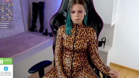 Snapshot of hellokittyalice chatting on January 14, 2:11 pm Alice online show from January 14, 2:11 pm