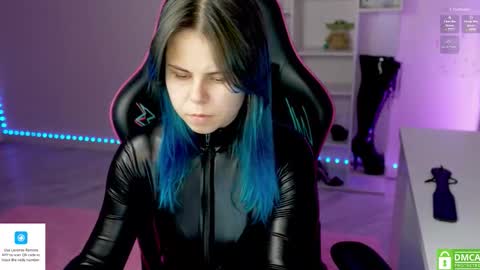 Snapshot of hellokittyalice chatting on November 21, 4:27 pm Alice online show from November 21, 4:27 pm