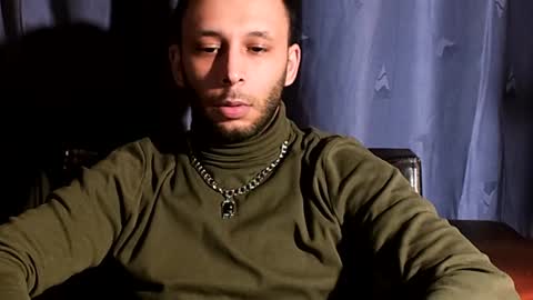 Snapshot of henryaxe chatting on December 4, 9:57 pm HenryAxe online show from December 4, 9:57 pm