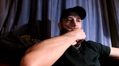 Snapshot of henryaxe chatting on December 10, 11:51 pm HenryAxe online show from December 10, 11:51 pm