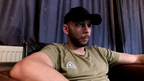 Snapshot of henryaxe chatting on December 24, 1:50 pm HenryAxe online show from December 24, 1:50 pm