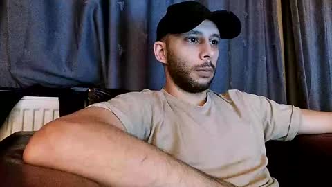 Snapshot of henryaxe chatting on December 27, 7:24 pm HenryAxe online show from December 27, 7:24 pm