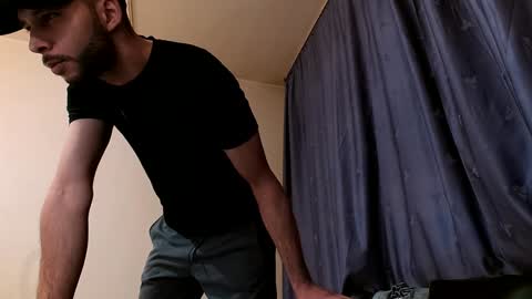 Snapshot of henryaxe chatting on December 29, 11:40 am HenryAxe online show from December 29, 11:40 am