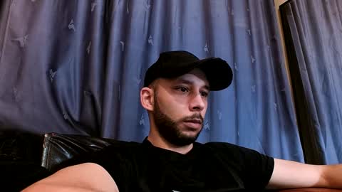 Snapshot of henryaxe chatting on December 29, 2:42 pm HenryAxe online show from December 29, 2:42 pm