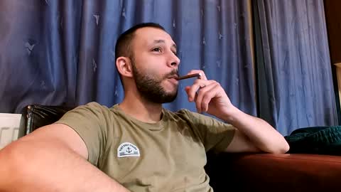 Snapshot of henryaxe chatting on January 1, 11:38 am HenryAxe online show from January 1, 11:38 am