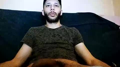 Snapshot of henryaxe chatting on February 6, 3:06 am HenryAxe online show from February 6, 3:06 am