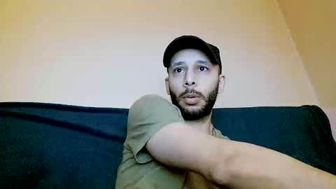 Snapshot of henryaxe chatting on February 25, 12:14 am HenryAxe online show from February 25, 12:14 am