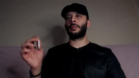 Snapshot of henryaxe chatting on September 18, 2:02 am HenryAxe online show from September 18, 2:02 am