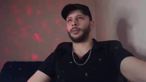 Snapshot of henryaxe chatting on September 23, 10:02 pm HenryAxe online show from September 23, 10:02 pm