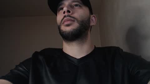 Snapshot of henryaxe chatting on September 25, 10:02 pm HenryAxe online show from September 25, 10:02 pm