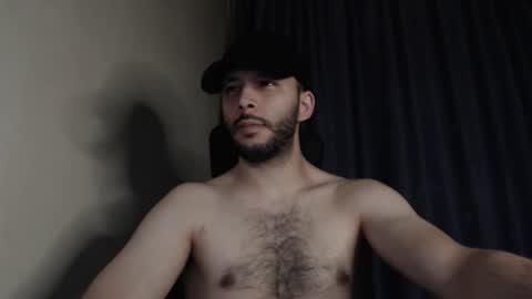 Snapshot of henryaxe chatting on September 27, 4:39 am HenryAxe online show from September 27, 4:39 am