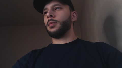 Snapshot of henryaxe chatting on October 13, 12:21 am HenryAxe online show from October 13, 12:21 am