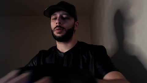 Snapshot of henryaxe chatting on October 25, 8:00 am HenryAxe online show from October 25, 8:00 am