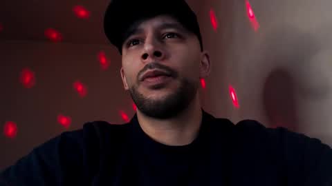 Snapshot of henryaxe chatting on October 30, 9:44 am HenryAxe online show from October 30, 9:44 am