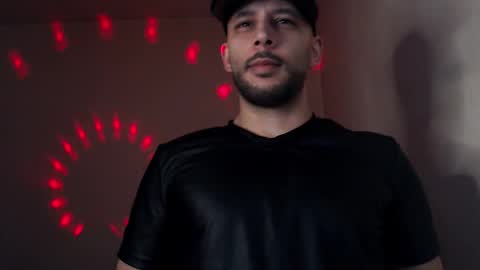 Snapshot of henryaxe chatting on November 1, 3:25 pm HenryAxe online show from November 1, 3:25 pm