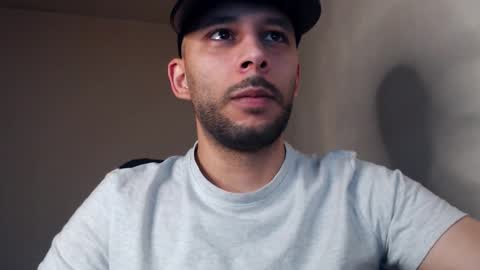 Snapshot of henryaxe chatting on November 2, 1:35 pm HenryAxe online show from November 2, 1:35 pm