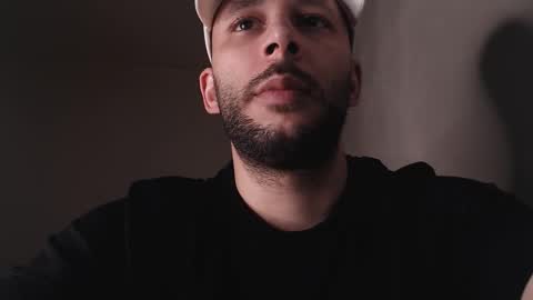 Snapshot of henryaxe chatting on November 10, 2:32 am HenryAxe online show from November 10, 2:32 am