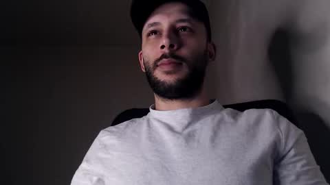 Snapshot of henryaxe chatting on November 16, 9:59 am HenryAxe online show from November 16, 9:59 am