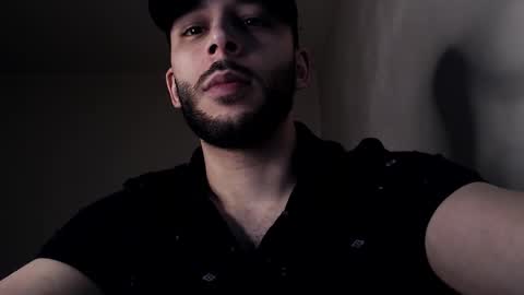 Snapshot of henryaxe chatting on November 17, 9:48 am HenryAxe online show from November 17, 9:48 am