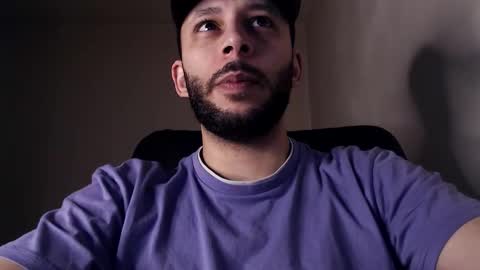 Snapshot of henryaxe chatting on November 20, 9:31 am HenryAxe online show from November 20, 9:31 am