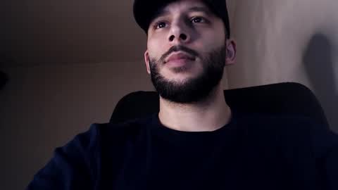 Snapshot of henryaxe chatting on November 22, 1:43 pm HenryAxe online show from November 22, 1:43 pm