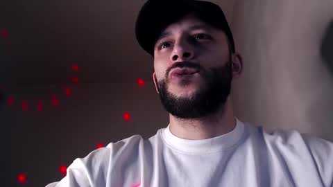 Snapshot of henryaxe chatting on November 26, 11:50 pm HenryAxe online show from November 26, 11:50 pm